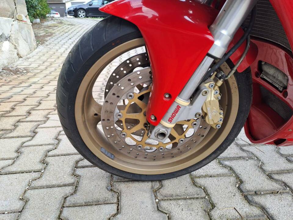 Immagine 29/37 di Ducati 748 S (2000)