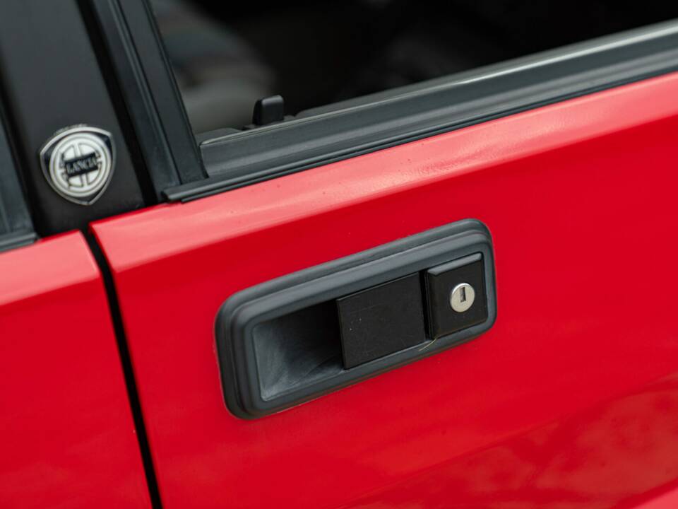 Image 12/50 of Lancia Delta HF Integrale 16V (1989)