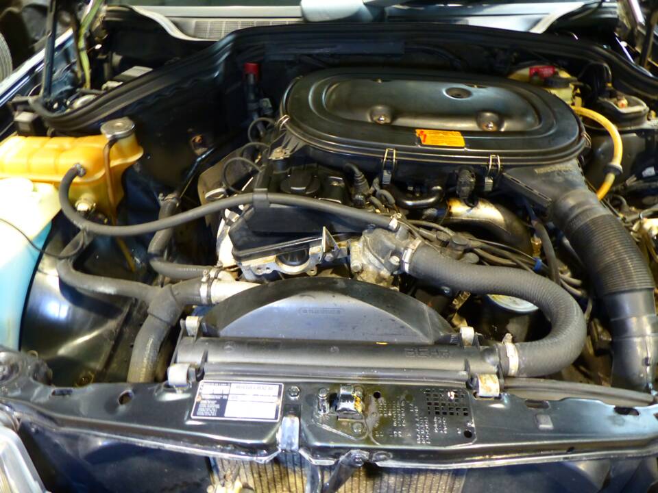 Bild 69/74 von Mercedes-Benz 190 E (1990)