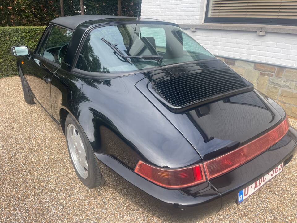 Image 17/18 of Porsche 911 Carrera 2 (1990)