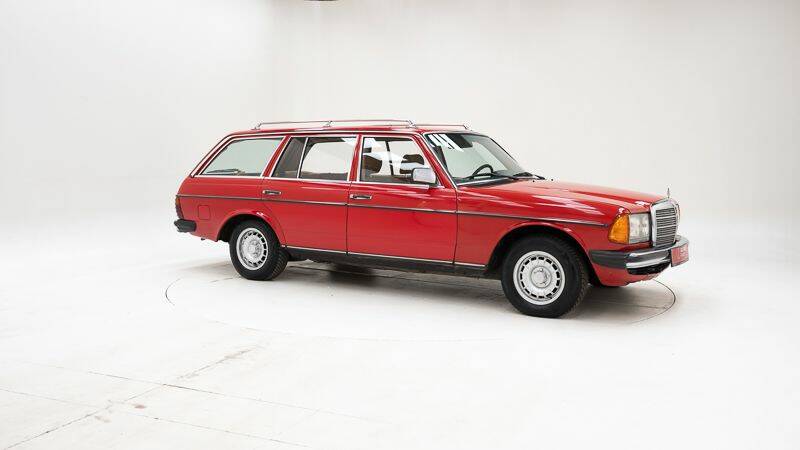 Image 3/15 of Mercedes-Benz 300 TD (1980)