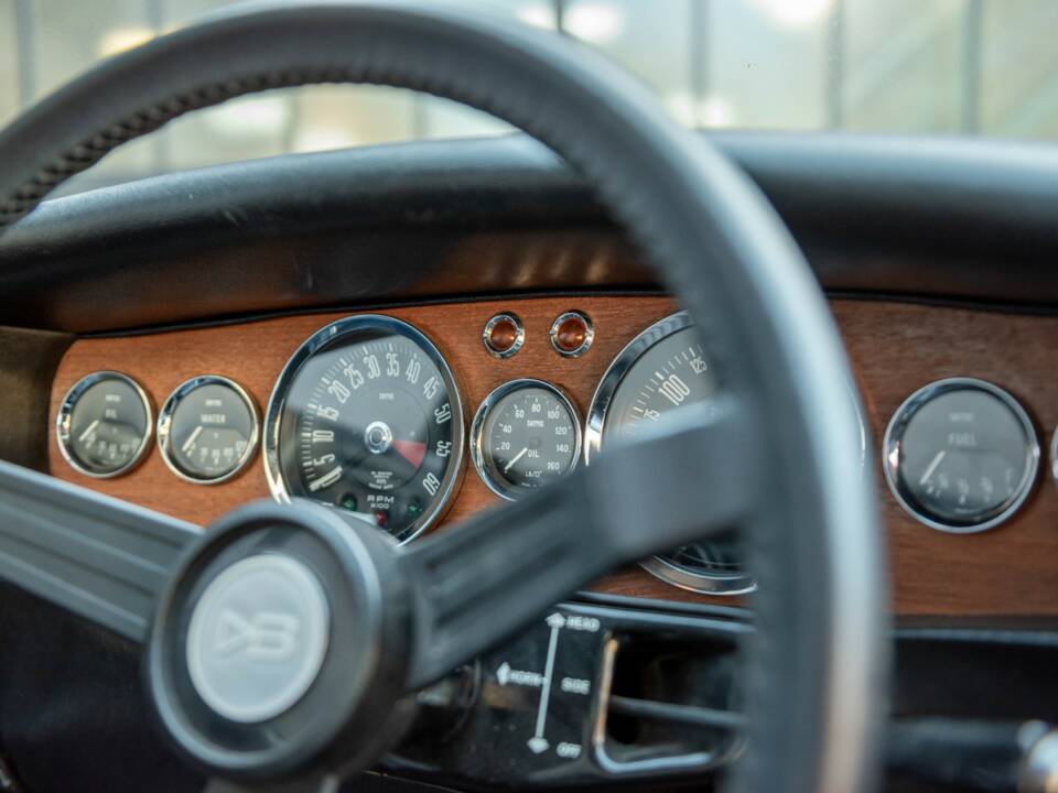 Immagine 43/50 di Aston Martin DBS Vantage (1969)