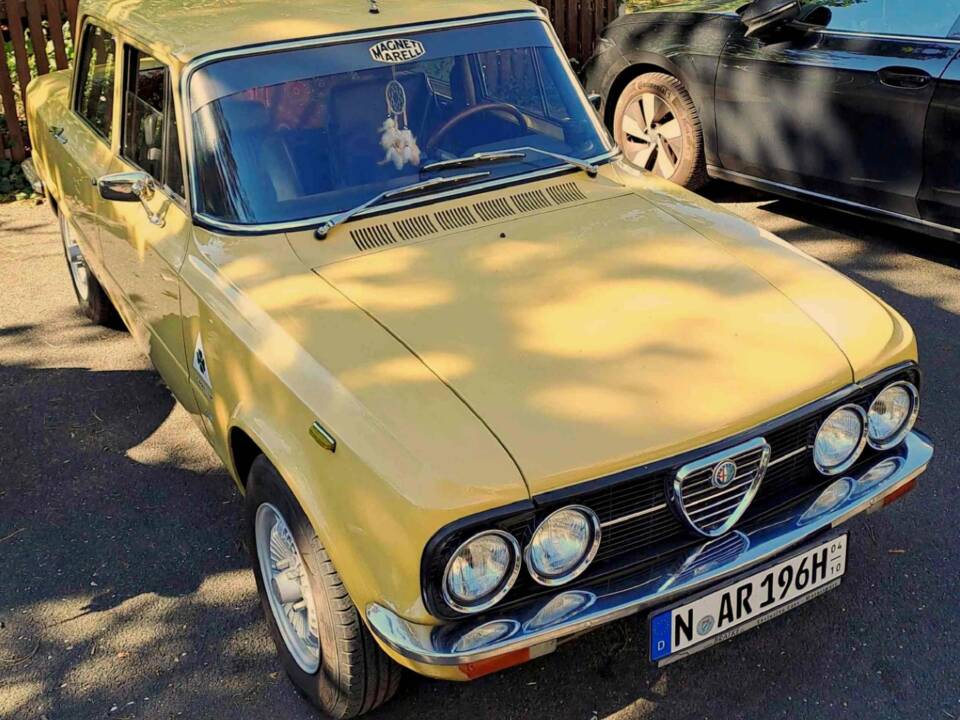Image 1/13 de Alfa Romeo Giulia Nuova Super 1300 (1975)