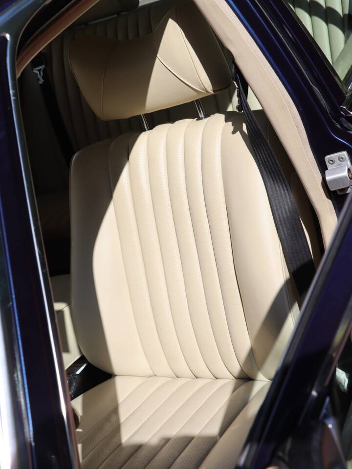 Image 37/57 de Mercedes-Benz 450 SEL 6,9 (1977)