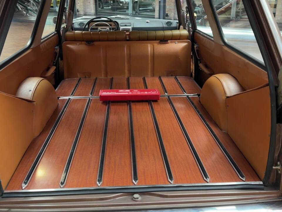 Image 28/40 of Peugeot 404 Break (1965)