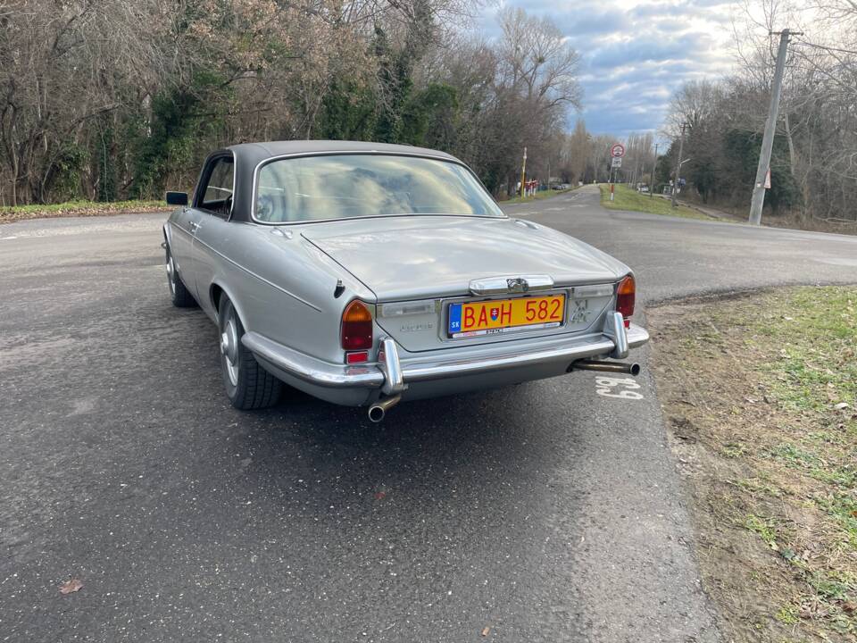 Image 11/20 de Jaguar XJ 6 C 4.2 (1975)