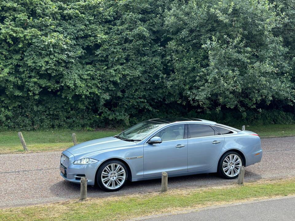 Image 14/50 of Jaguar XJ 5.0 (2011)
