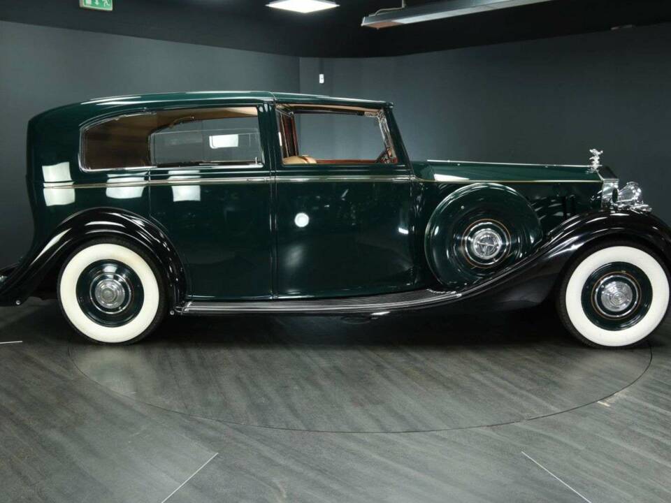 Image 6/30 of Rolls-Royce Phantom III (1938)