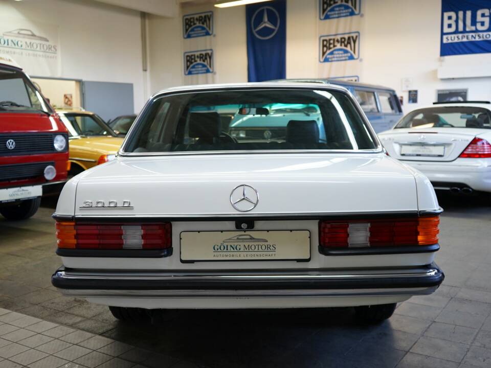 Image 21/46 de Mercedes-Benz 300 D (1984)