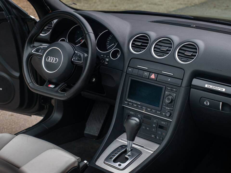 Image 20/39 of Audi S4 (2006)