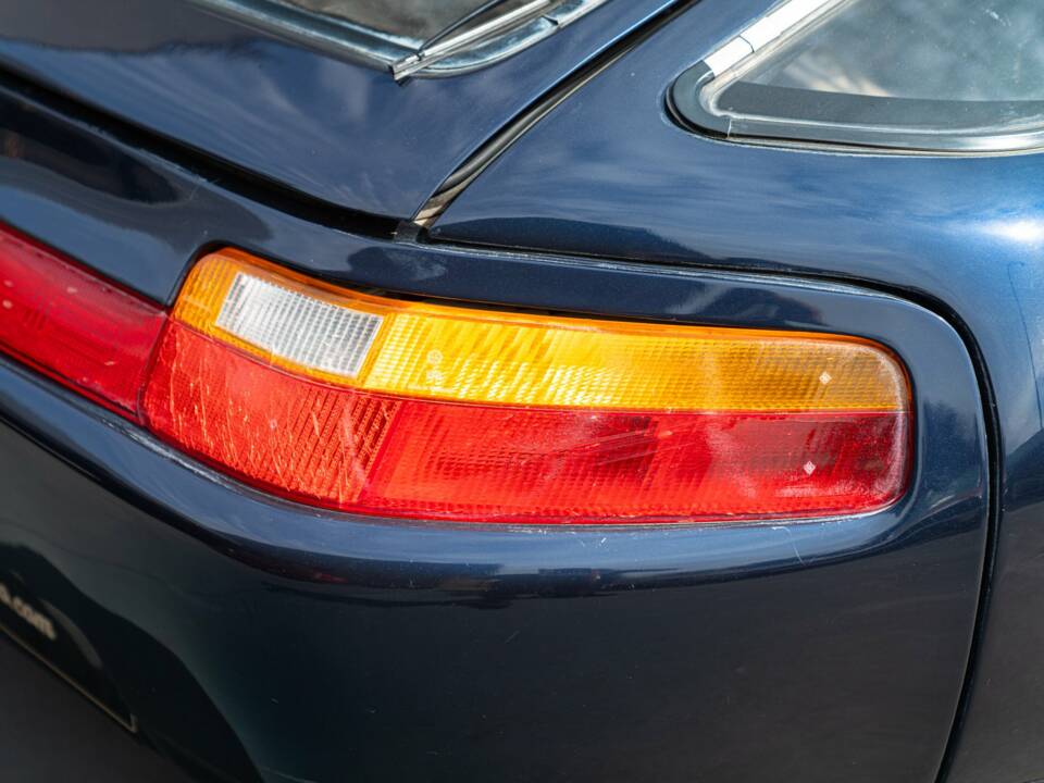 Image 13/34 of Porsche 928 (1981)
