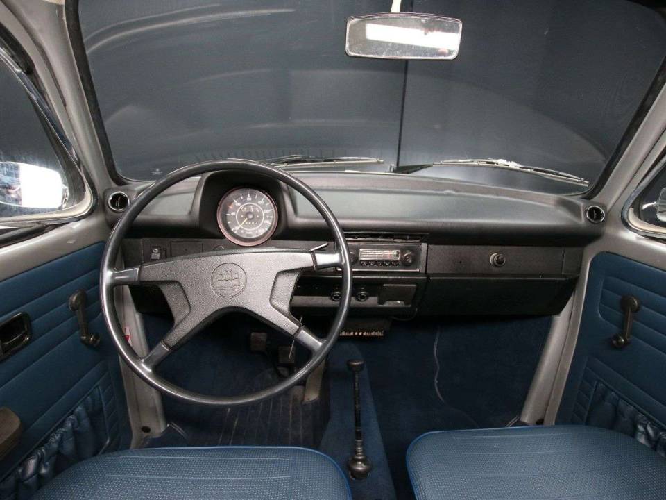 Image 13/30 of Volkswagen Beetle 1303 S (1972)