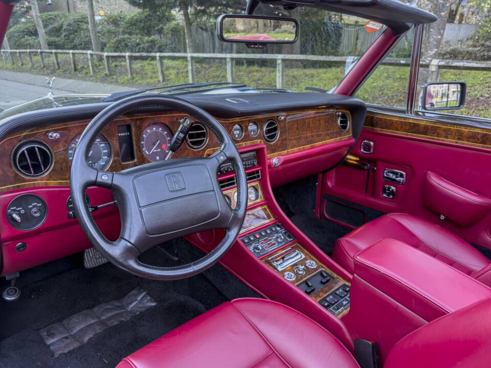 Image 14/22 of Rolls-Royce Corniche IV (1995)