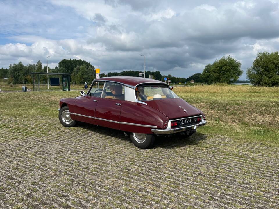 Image 4/16 of Citroën ID 19 (1968)