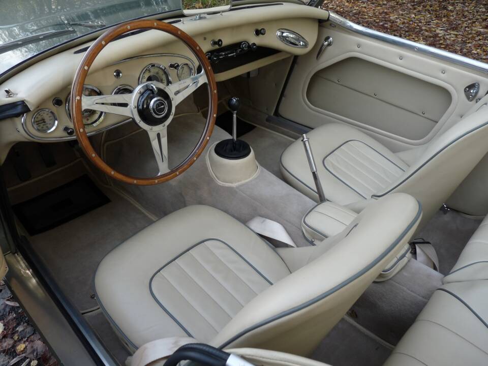 Image 13/32 of Austin-Healey 3000 Mk II (BT7) (1962)
