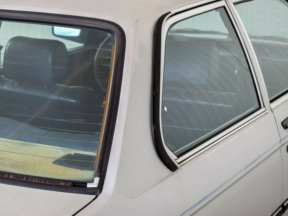Image 36/50 of BMW 320i (1981)
