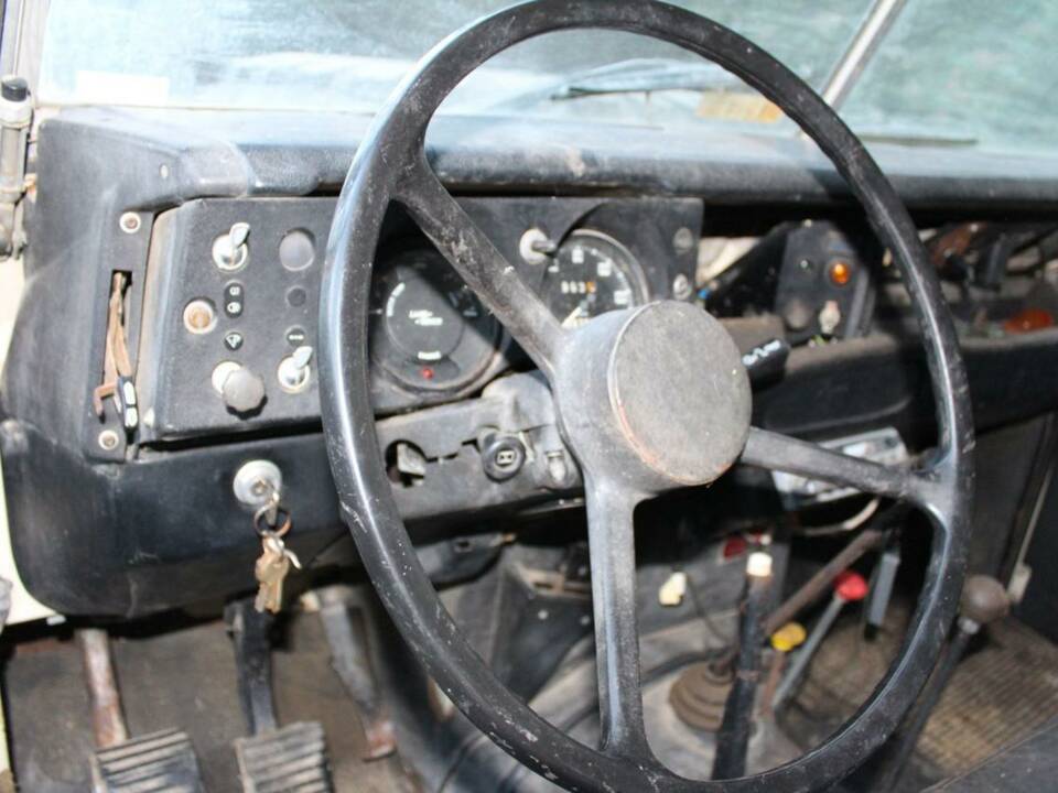 Image 30/33 of Land Rover 88 (1984)
