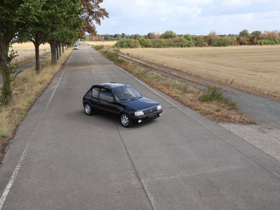 Obraz 6/56 pojazdu Peugeot 205 GTi 1.9 (1991)