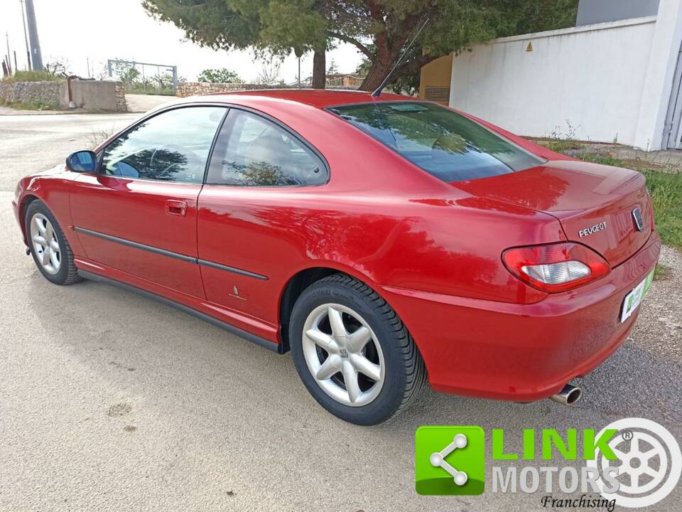 Afbeelding 2/10 van Peugeot 406 Coupé 3.0 V6 (1997)