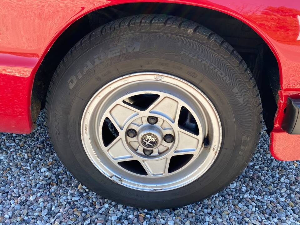 Image 24/56 of Alfa Romeo 2.0 Spider (1986)