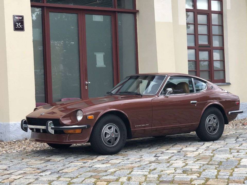 Image 2/20 of Nissan S30 (1973)
