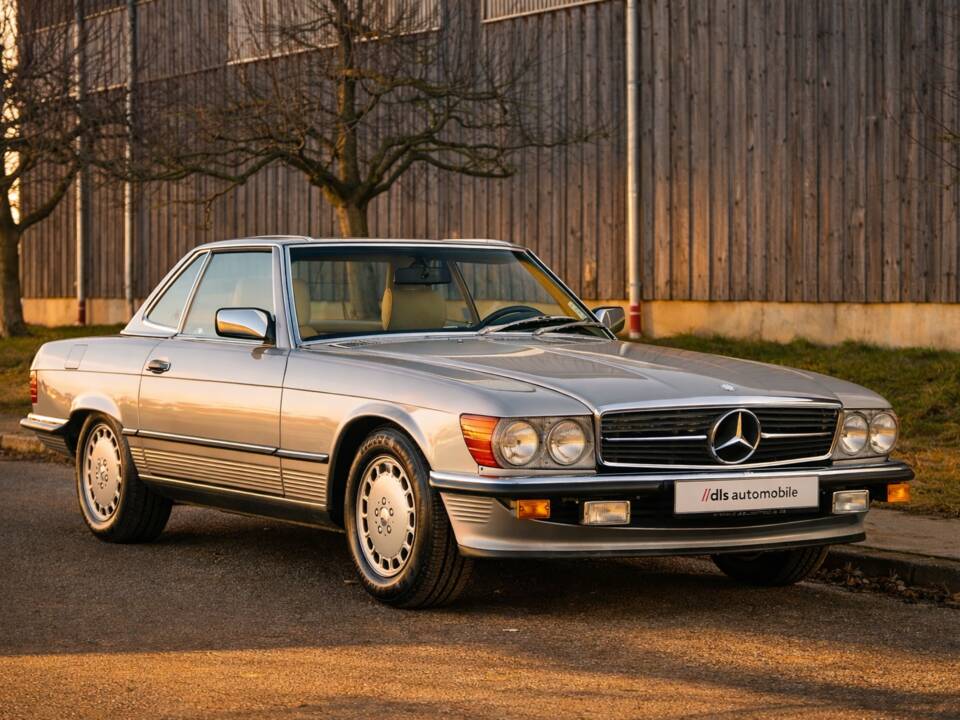 Bild 2/30 von Mercedes-Benz 560 SL (1989)