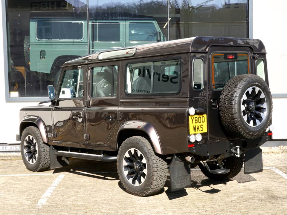 Bild 8/23 von Land Rover Defender 90 Works V8 (2014)