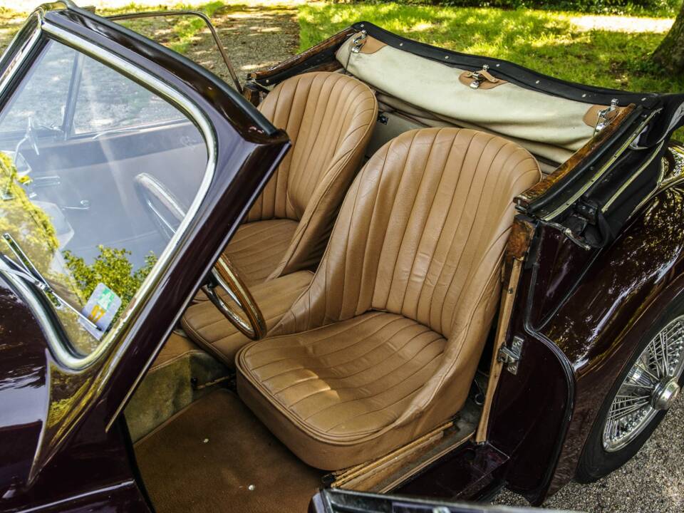 Image 5/9 of Jaguar XK 140 DHC (1956)