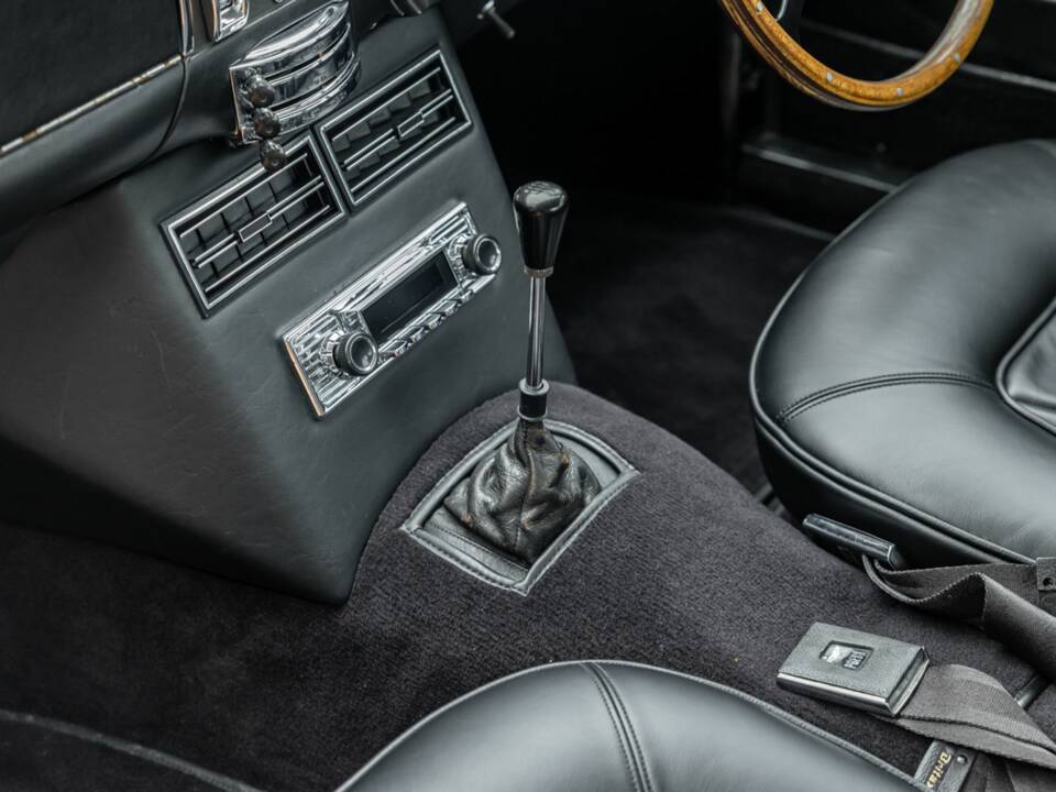 Afbeelding 35/50 van Aston Martin DB 6 (1967)