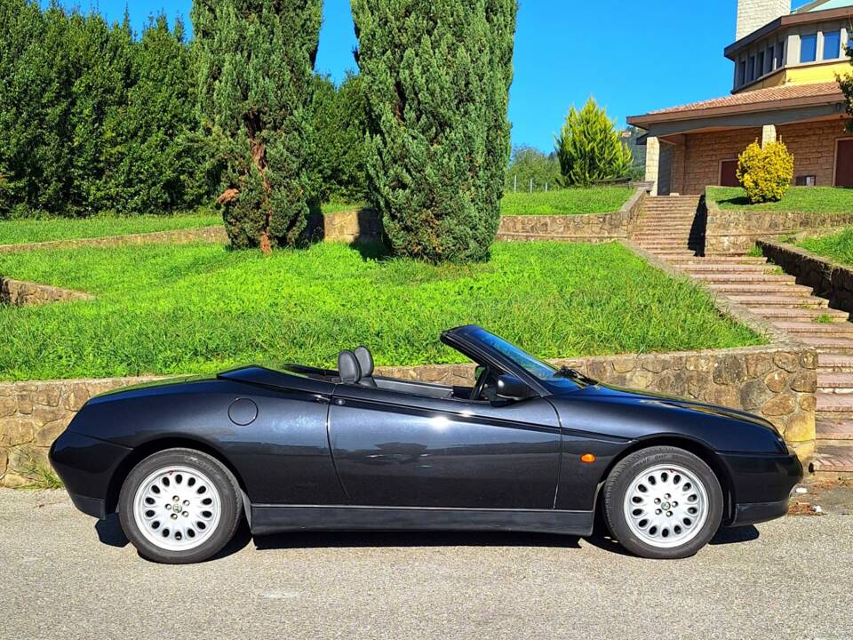 Image 2/26 of Alfa Romeo Spider 2.0 Twin Spark 16V (1997)