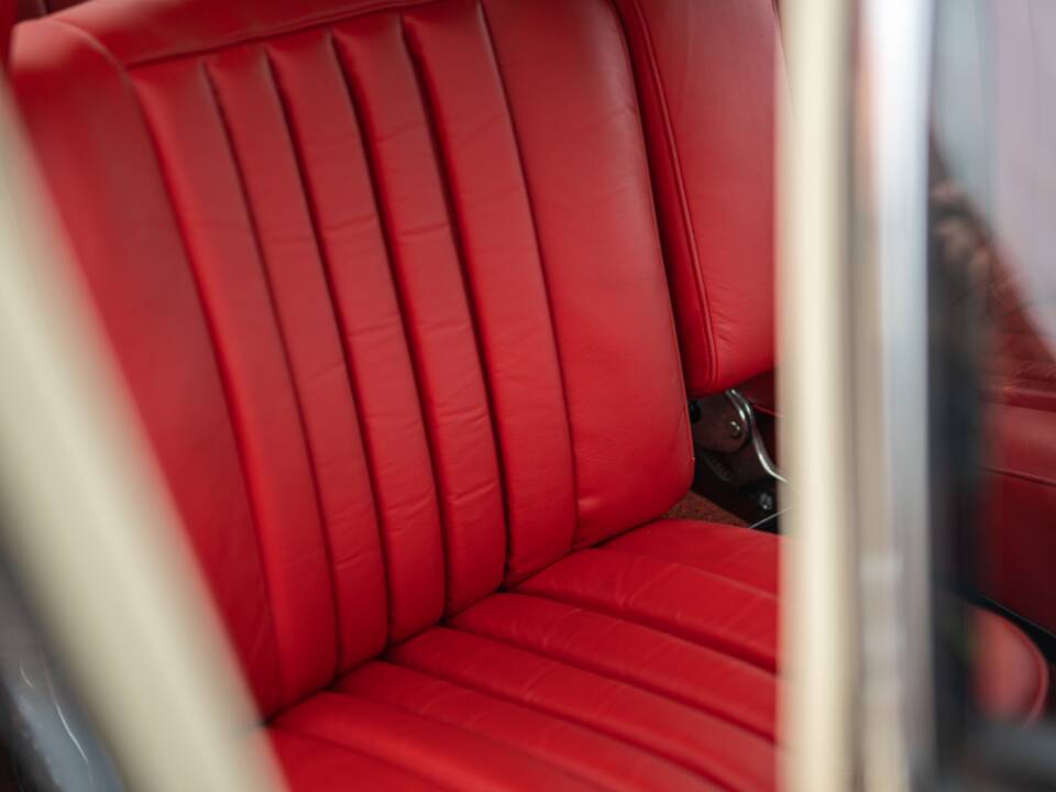 Image 35/42 of Mercedes-Benz 220 SE b (1965)