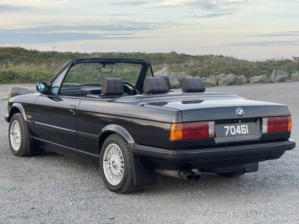 Image 3/12 of BMW 325i (1990)