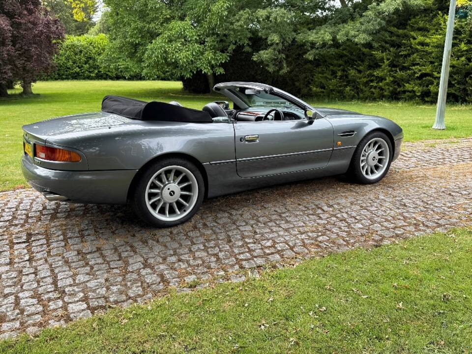 Image 13/28 of Aston Martin DB 7 Volante (1997)