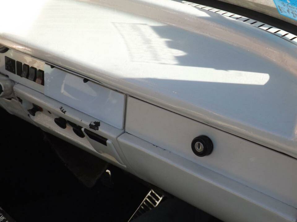 Image 33/50 of Volkswagen Escarabajo 1303 (1973)