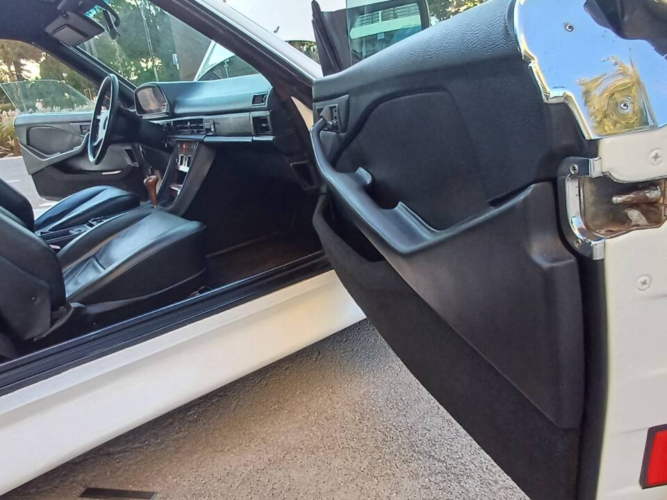 Image 22/65 of Mercedes-Benz 380 SEC (1985)