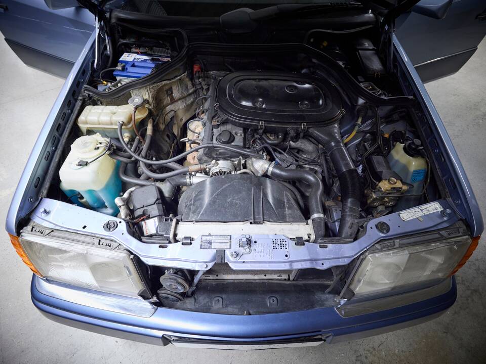 Image 93/100 of Mercedes-Benz 230 TE (1990)