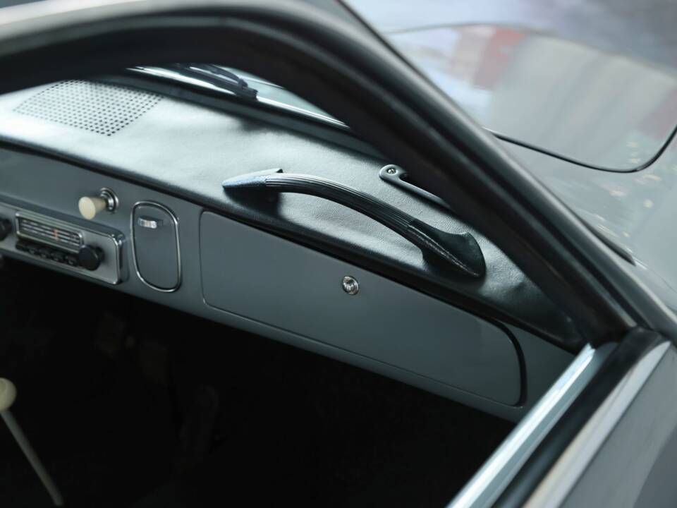 Image 34/50 of Volkswagen Karmann Ghia 1500 (1961)