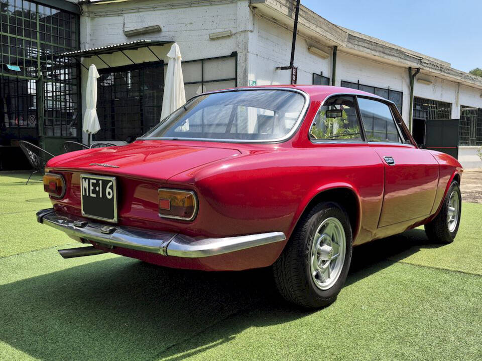 Image 11/50 de Alfa Romeo Giulia GT 1300 Junior (1971)