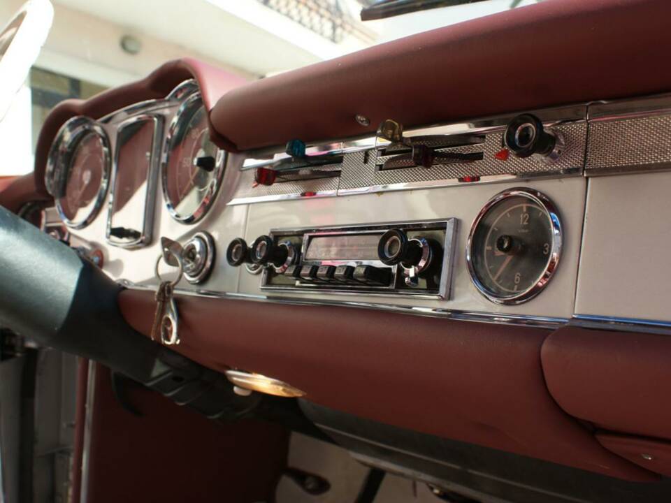 Image 28/50 de Mercedes-Benz 230 SL (1967)