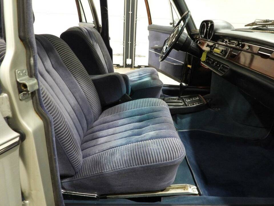 Bild 9/15 von Mercedes-Benz 280 SE 3,5 (1972)