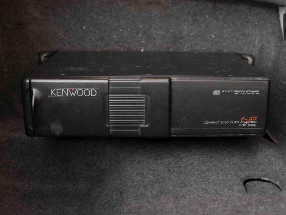 Image 62/70 of BMW 320i (1990)