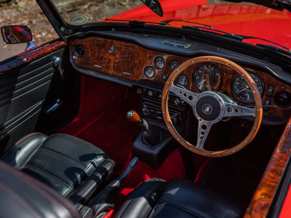 Image 26/41 of Triumph TR 6 (1972)