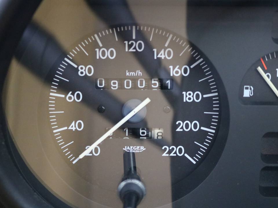 Imagen 17/38 de Alfa Romeo 2.0 Spider (1990)