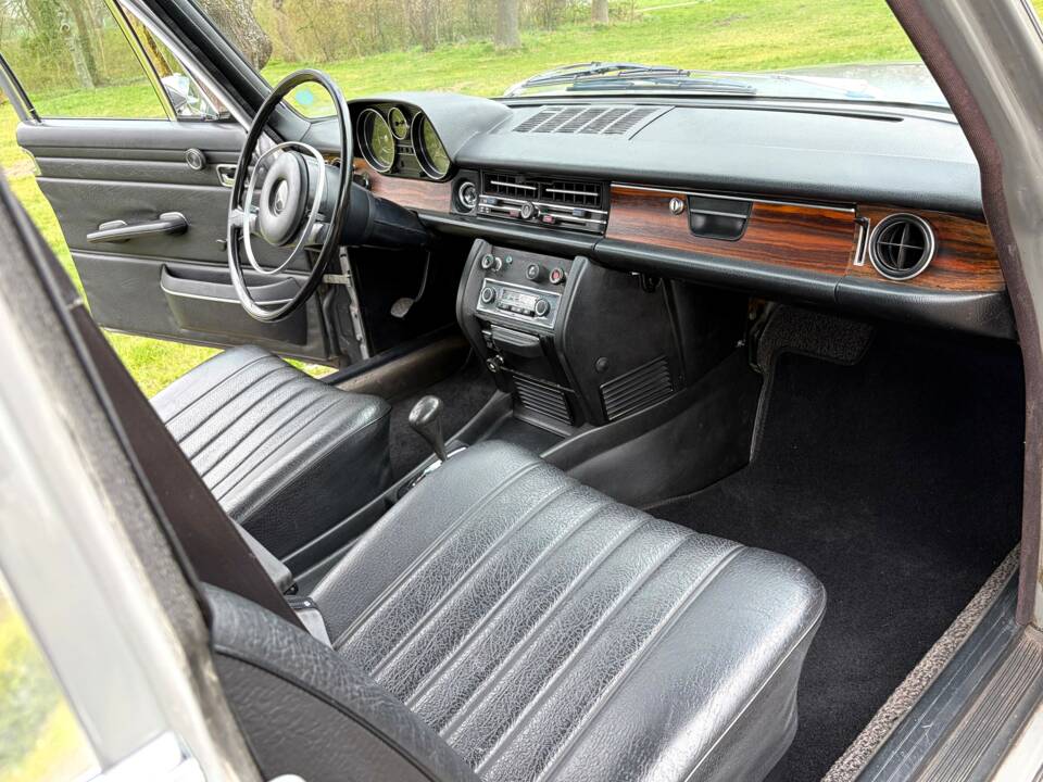 Bild 7/12 von Mercedes-Benz 250 (1971)