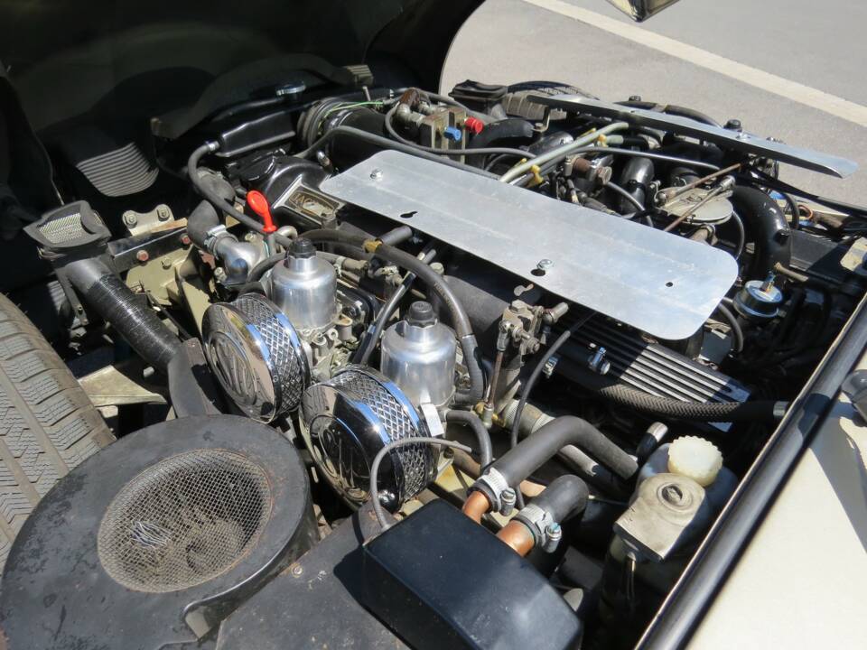 Image 39/49 of Jaguar E-Type V12 (2+2) (1972)