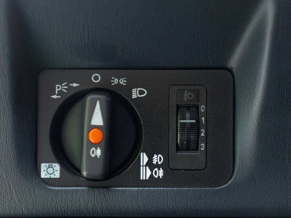 Afbeelding 32/44 van Mercedes-Benz 190 E (1987)