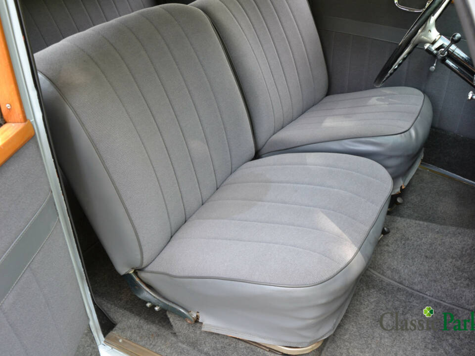 Image 25/50 of Mercedes-Benz 220 (1952)