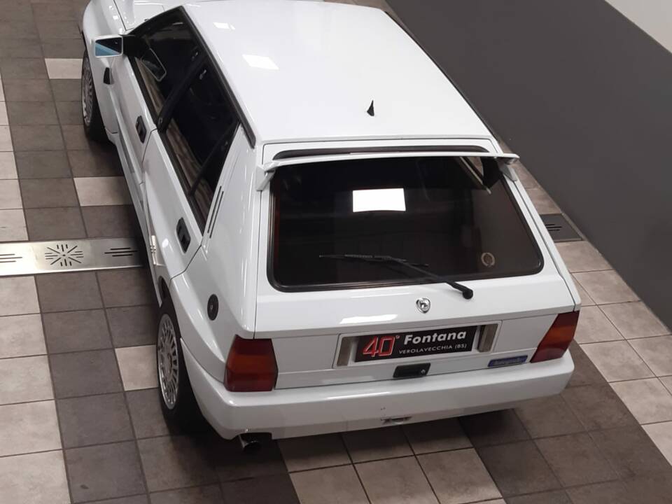 Image 12/15 de Lancia Delta HF Integrale 16V (1992)