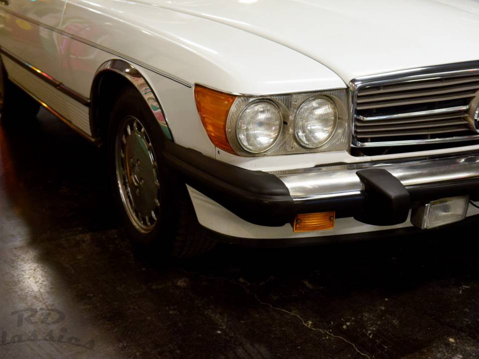 Image 10/32 de Mercedes-Benz 560 SL (1987)