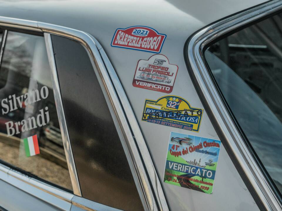 Image 20/40 of Mercedes-Benz 350 SLC (1973)